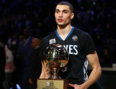 开云APP-平行时空的怒吼，当广东绝境逢生，范弗利特化身巨人