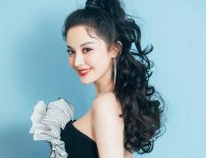 开云下载-赛场上的双重奏，曼联压制里昂，阿劳霍在F1揭幕战接管比赛