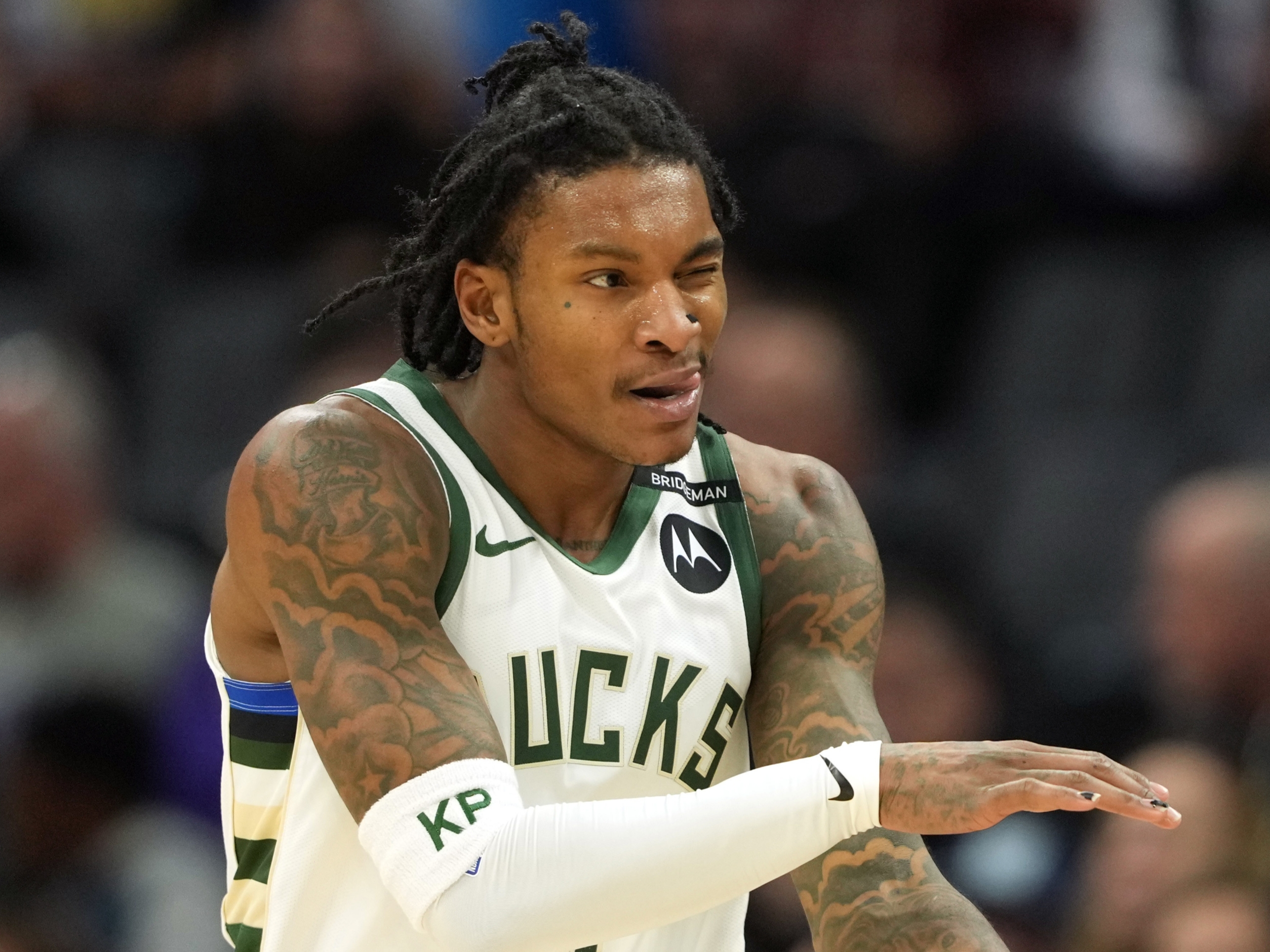 开云体育app-雄鹿险胜勇士,提前锁定季后赛席位