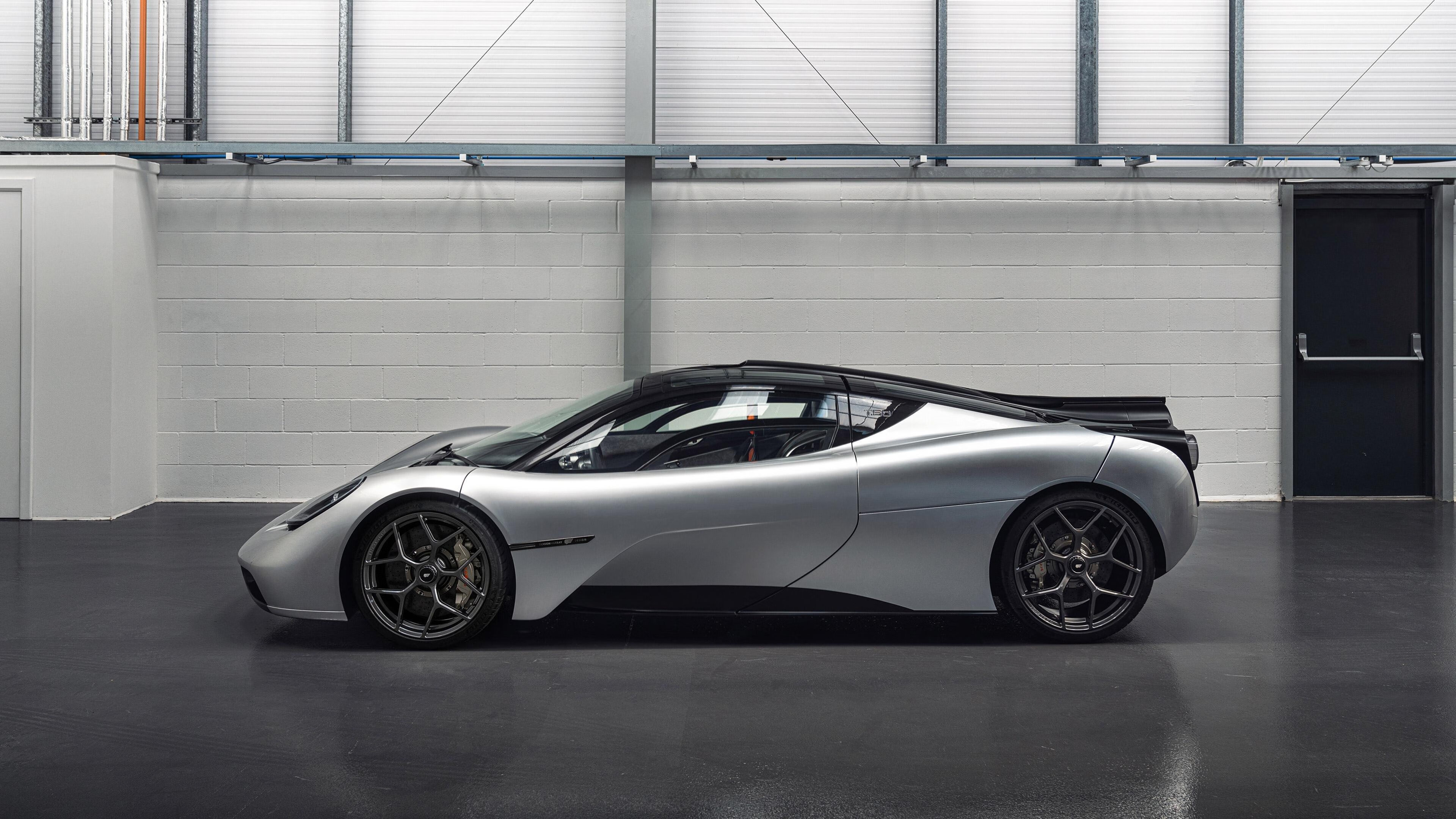 开云体育-土耳其关键战突围沙特,若日尼奥F1街道赛接管比赛,体育掌控力的跨界共鸣