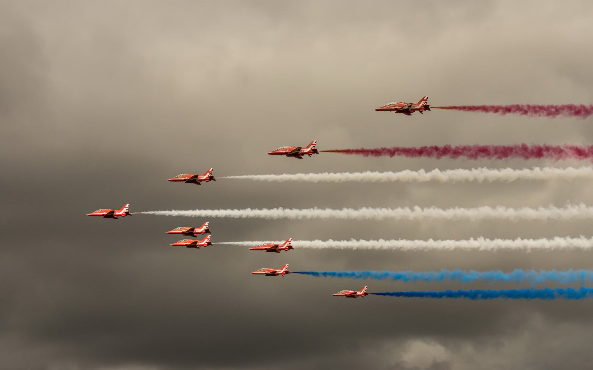 开云体育官网-赛场双城记,伯纳乌的火爆与斯台普斯的碾压